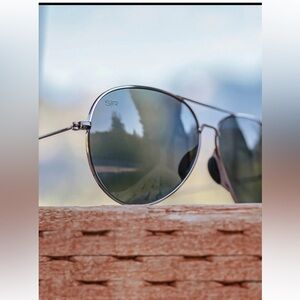 Women’s Shady Rays Blackout Polarized Aviators. Silver Frame/EUC